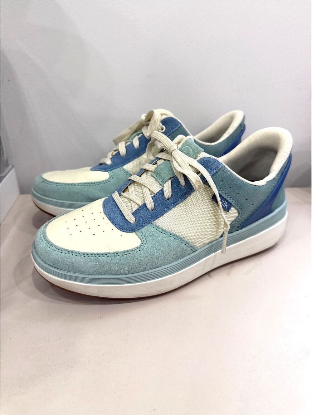Kizik Women's Brisbane Slip-On Sneakers Blue and Cream Size 7
